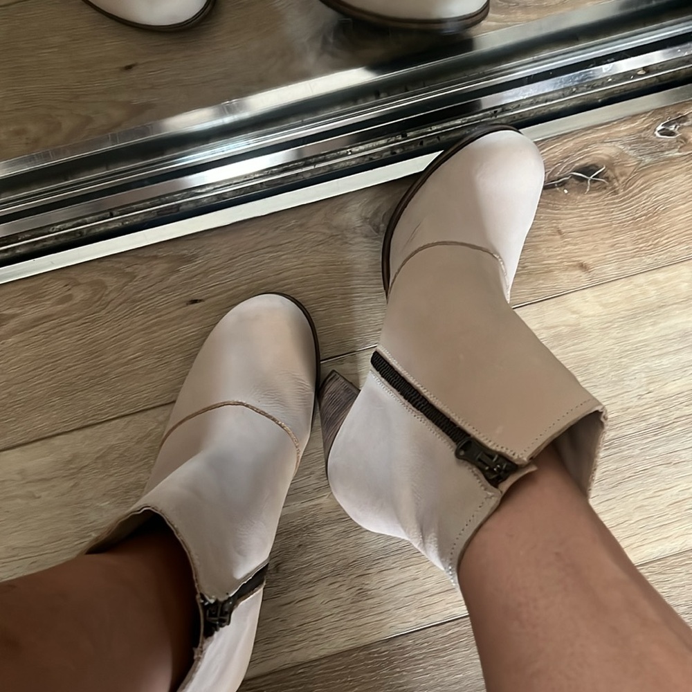 🛑 1 hour sale. Anthropologie, Holding Horses, Triad Buckled Booties, C… - Picture 10 of 11